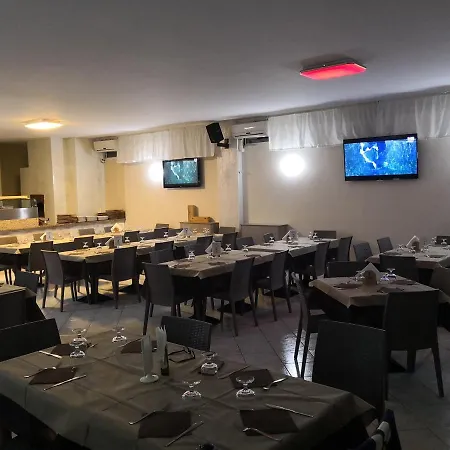 Food Royal Coast Oda ve Kahvaltı 3*
