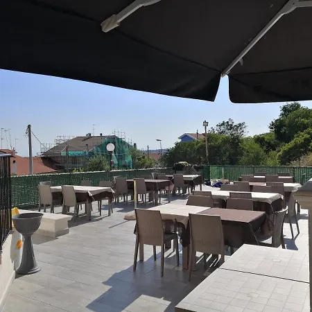 Oda ve Kahvaltı Food Royal Coast